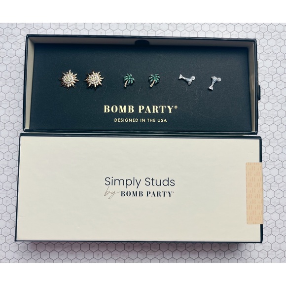 NWT 🌴 STUD EARRING SET - Picture 5 of 6